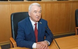 Сергей Корепанов поздравил учителей с профессиональным праздником