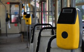 Все автобусы в Тюмени оборудуют терминалами для безналичной оплаты