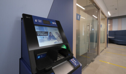 ВТБ запускает переводы через СБП в банкоматах